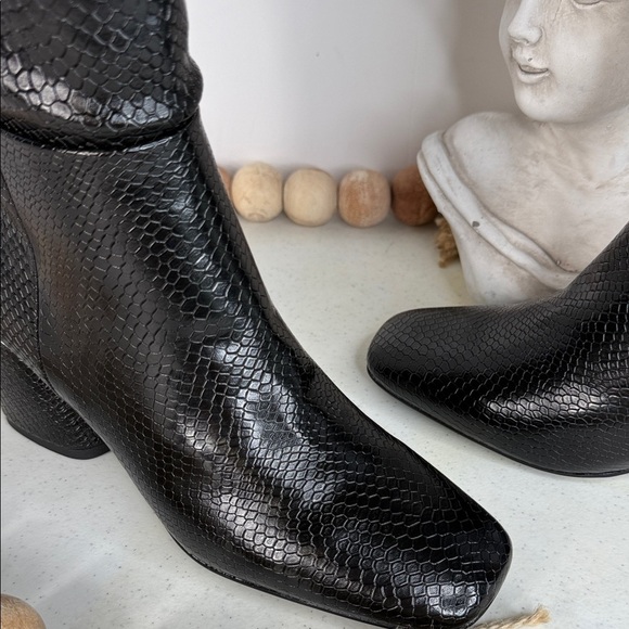 DKNY Women's Cana Block Heel Knee-High Boots Wide Calf Sz 8 - Picture 2 of 12